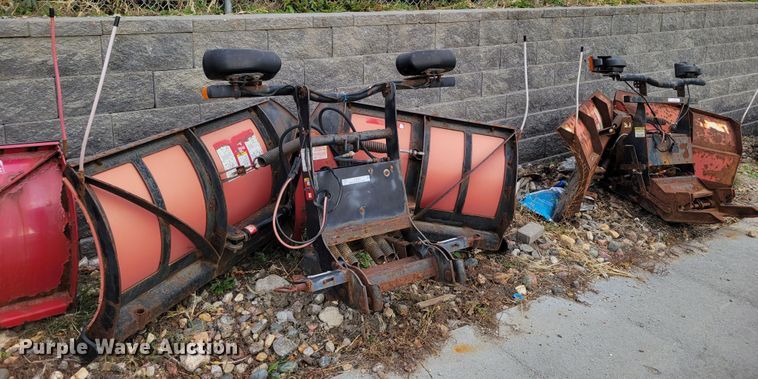 image for item JY9992 (2) Boss 90"W snow plows
