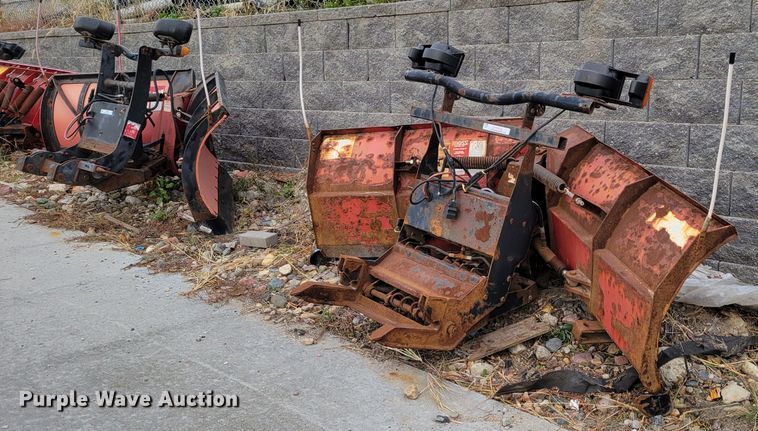 image for item JY9992 (2) Boss 90"W snow plows