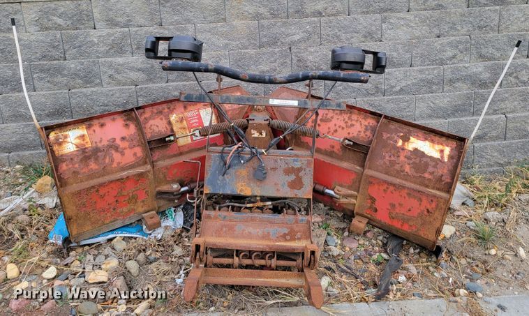 image for item JY9992 (2) Boss 90"W snow plows