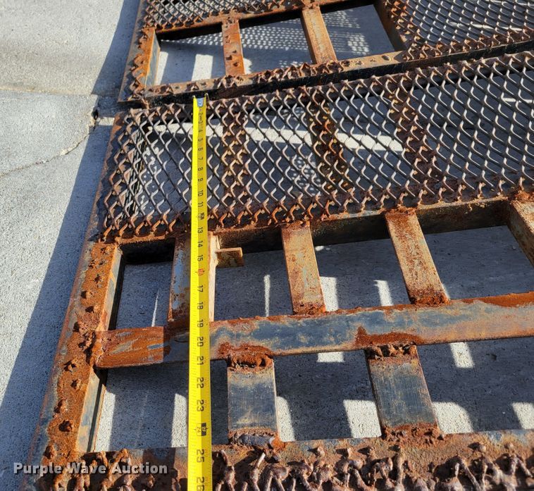 image for item JY9999 1999 Neal Manufacturing  utility trailer