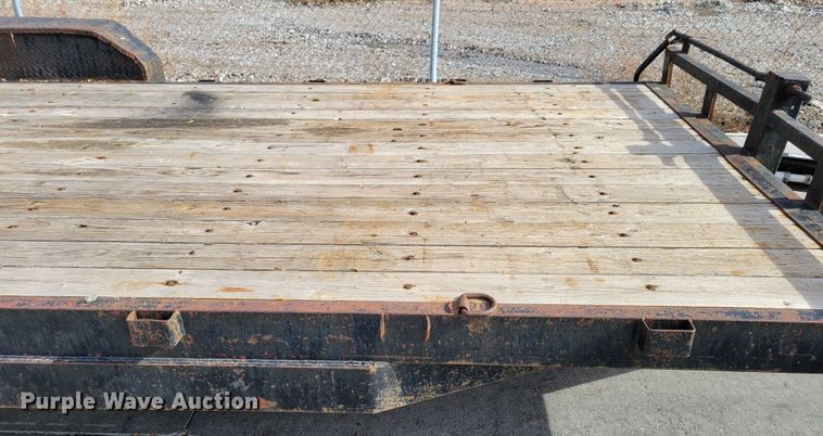 image for item JZ9002 2002 PJ 2600  equipment trailer