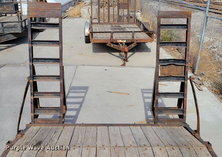 image for item JZ9002 2002 PJ 2600  equipment trailer