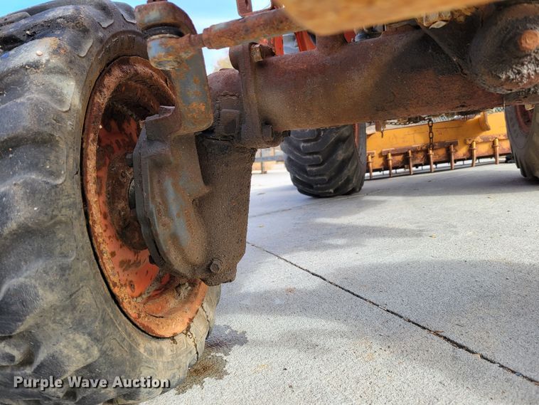 image for item JZ9003 Kubota B7800  MFWD tractor