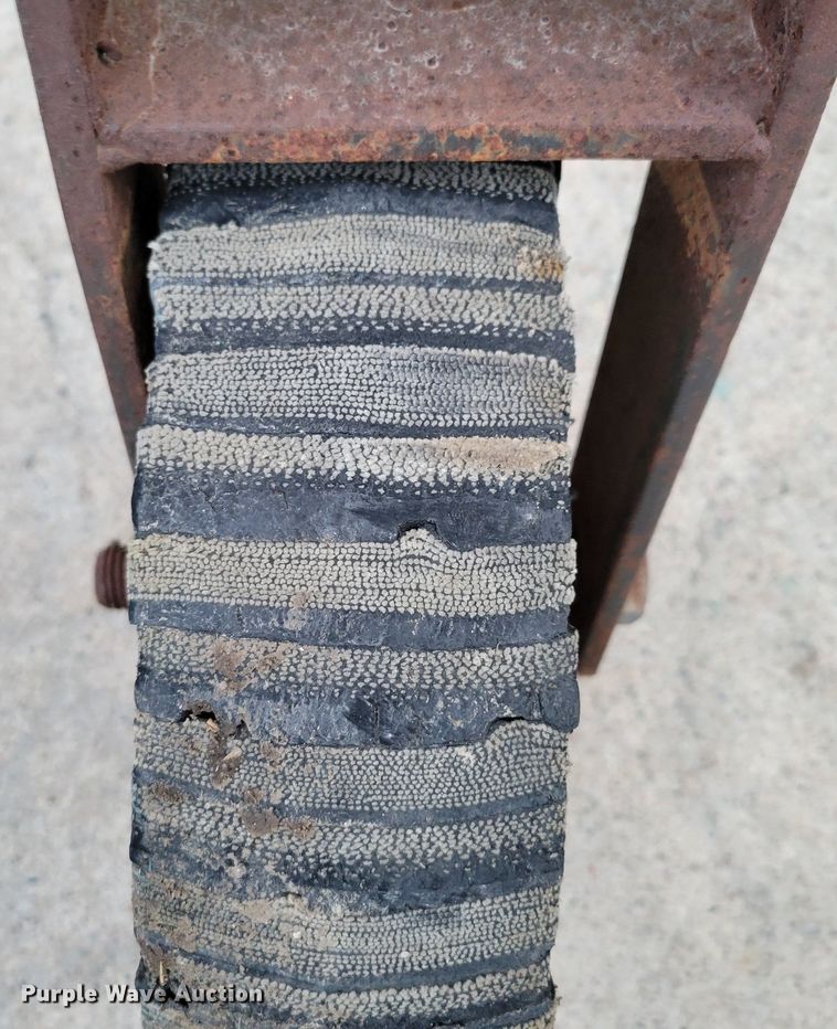 image for item JZ9003 Kubota B7800  MFWD tractor