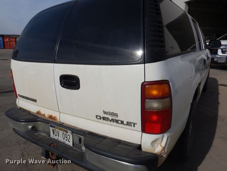 image for item JZ9046 2001 Chevrolet Suburban  SUV