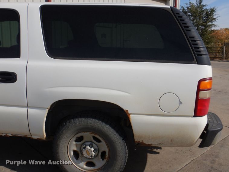 image for item JZ9046 2001 Chevrolet Suburban  SUV