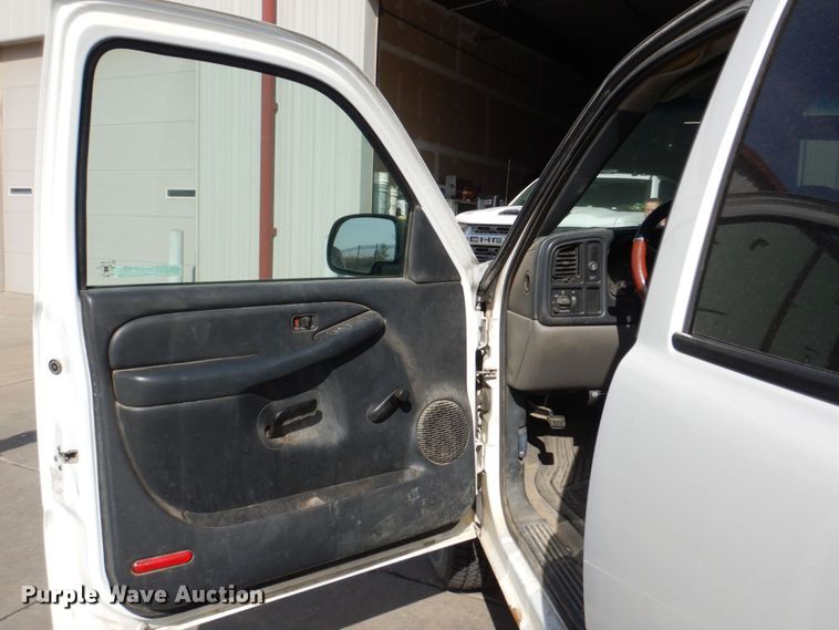 image for item JZ9046 2001 Chevrolet Suburban  SUV