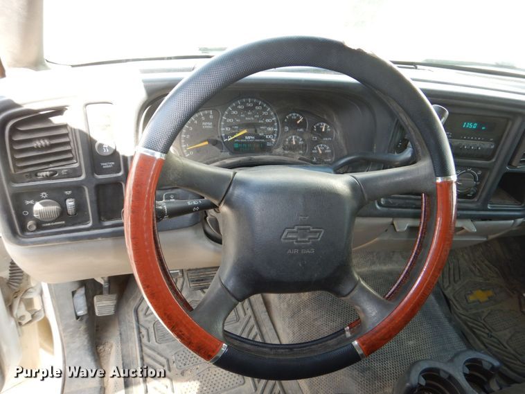 image for item JZ9046 2001 Chevrolet Suburban  SUV