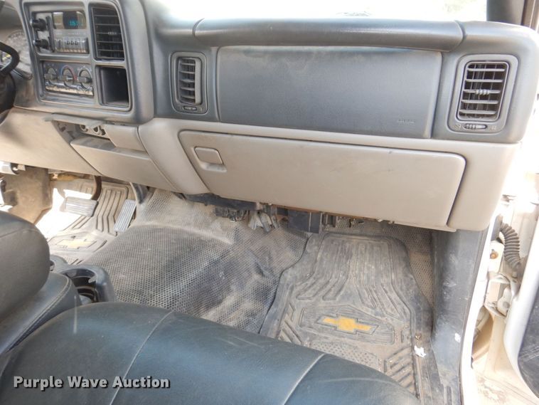 image for item JZ9046 2001 Chevrolet Suburban  SUV