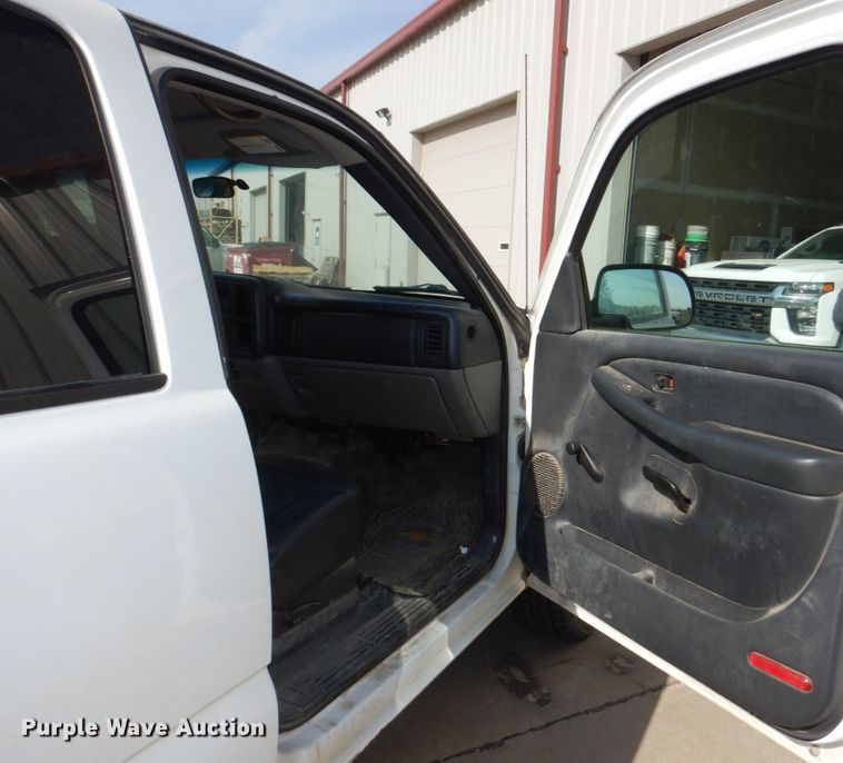 image for item JZ9046 2001 Chevrolet Suburban  SUV