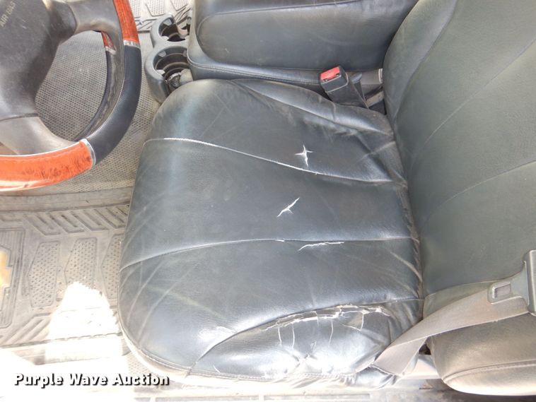 image for item JZ9046 2001 Chevrolet Suburban  SUV