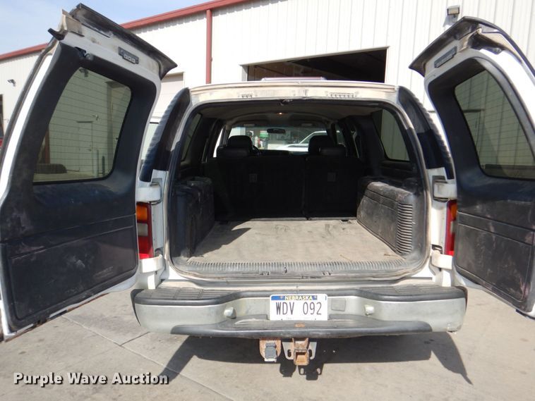 image for item JZ9046 2001 Chevrolet Suburban  SUV