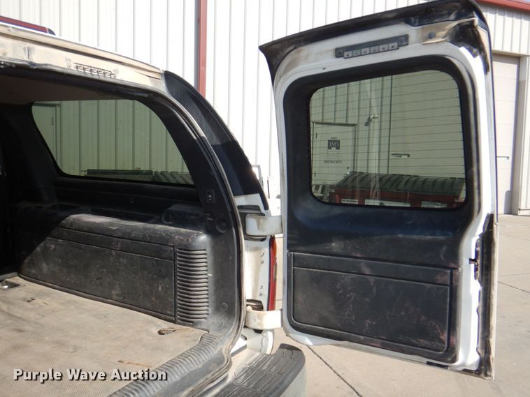 image for item JZ9046 2001 Chevrolet Suburban  SUV