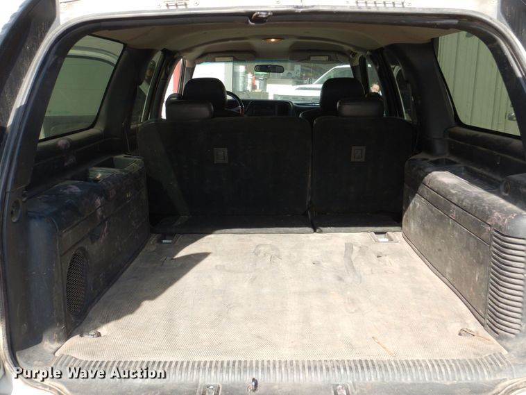 image for item JZ9046 2001 Chevrolet Suburban  SUV