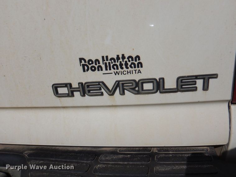 image for item JZ9046 2001 Chevrolet Suburban  SUV