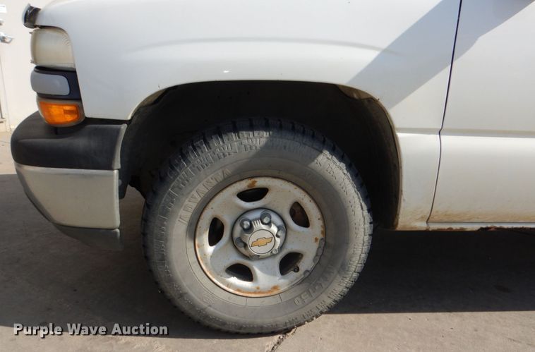 image for item JZ9046 2001 Chevrolet Suburban  SUV