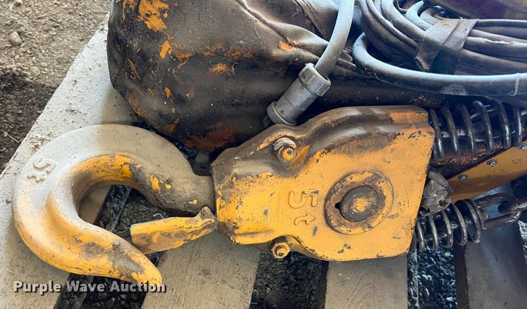 image for item KJ9108 (3) hoists