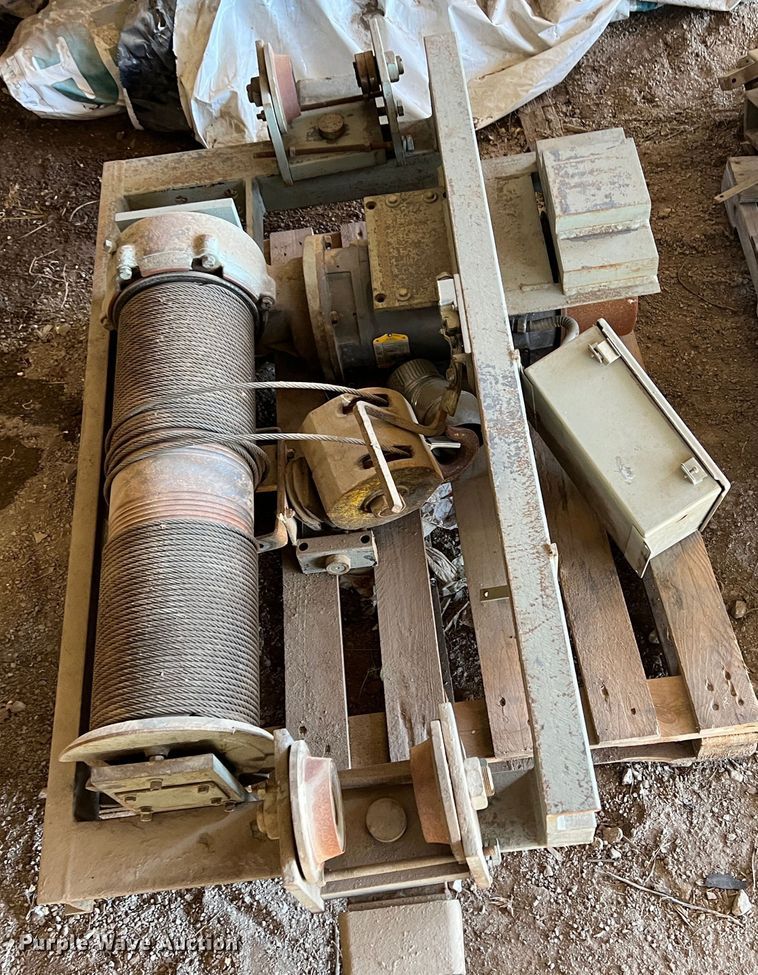 image for item KJ9108 (3) hoists