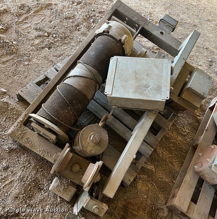 image for item KJ9108 (3) hoists