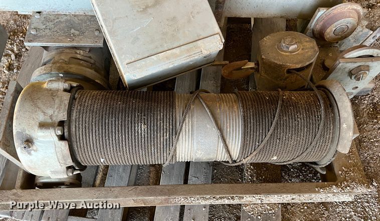 image for item KJ9108 (3) hoists