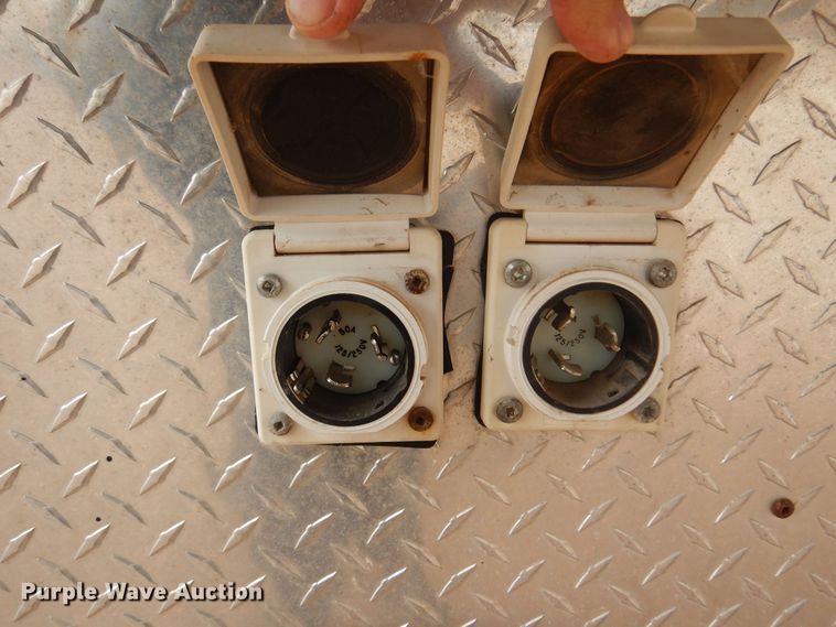 image for item KJ9132 2007 H&H  enclosed cargo trailer