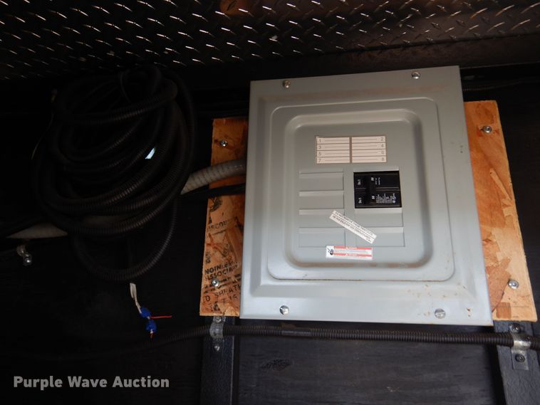 image for item KJ9132 2007 H&H  enclosed cargo trailer