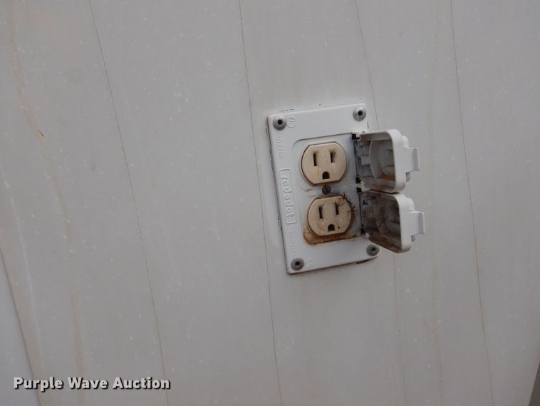 image for item KJ9132 2007 H&H  enclosed cargo trailer