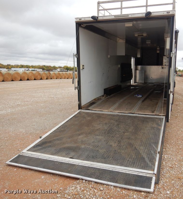 image for item KJ9132 2007 H&H  enclosed cargo trailer