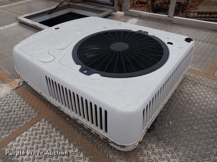 image for item KJ9132 2007 H&H  enclosed cargo trailer