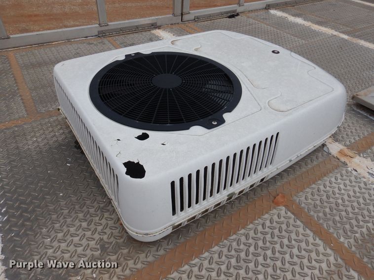 image for item KJ9132 2007 H&H  enclosed cargo trailer