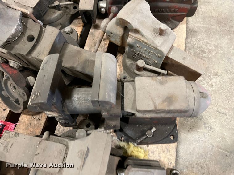 image for item KO9853 Approximately 13 vises