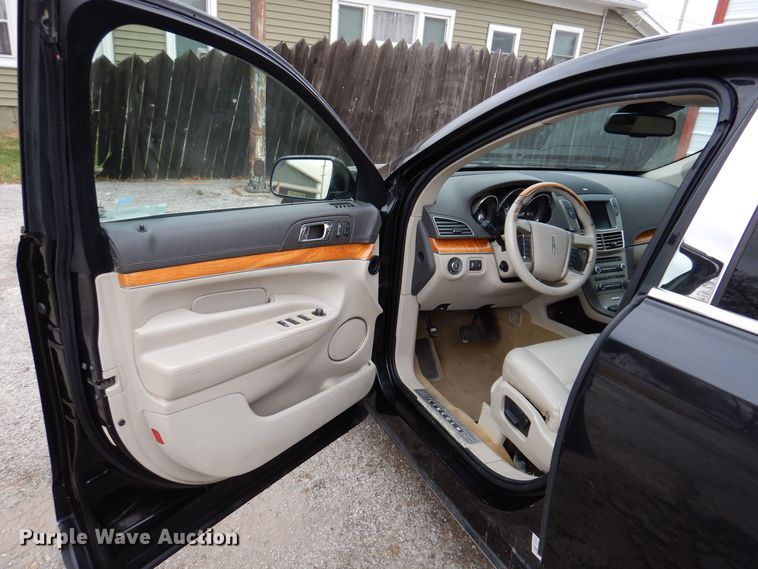 image for item KW9287 2010 Lincoln MKT  SUV