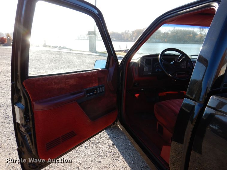 image for item KW9313 1990 Chevrolet Cheyenne C1500  SS pickup truck