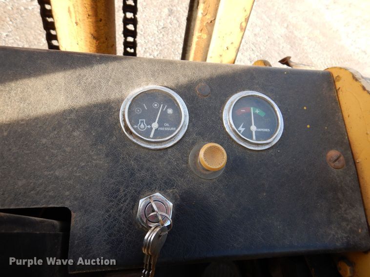 image for item KW9777 Allis Chalmers ACC-40 LPS  forklift