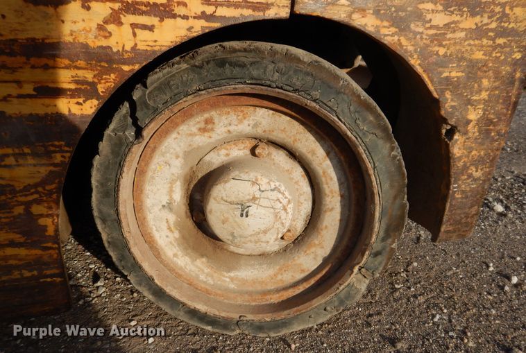 image for item KW9777 Allis Chalmers ACC-40 LPS  forklift