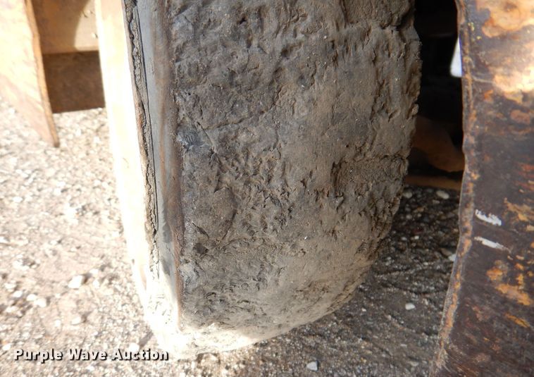 image for item KW9777 Allis Chalmers ACC-40 LPS  forklift