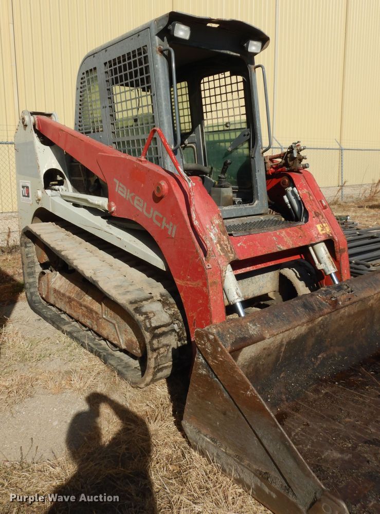 image for item LG9864 2016 Takeuchi TL12  tracked skid steer loader