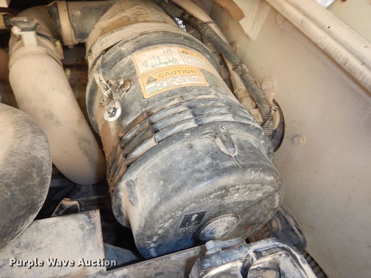 image for item LG9864 2016 Takeuchi TL12  tracked skid steer loader