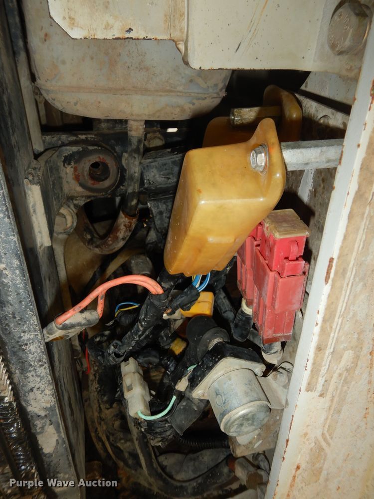 image for item LG9864 2016 Takeuchi TL12  tracked skid steer loader