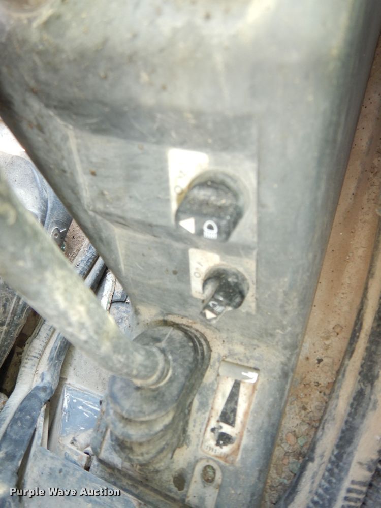 image for item LG9864 2016 Takeuchi TL12  tracked skid steer loader