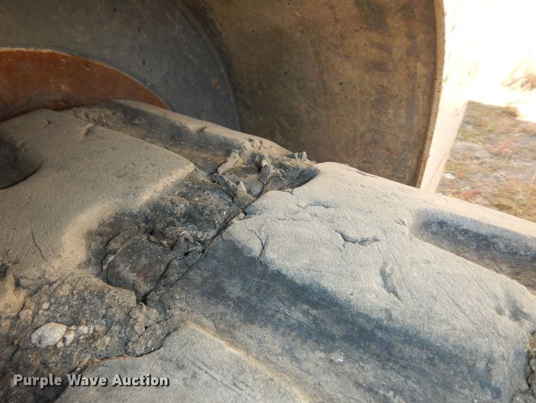 image for item LG9864 2016 Takeuchi TL12  tracked skid steer loader