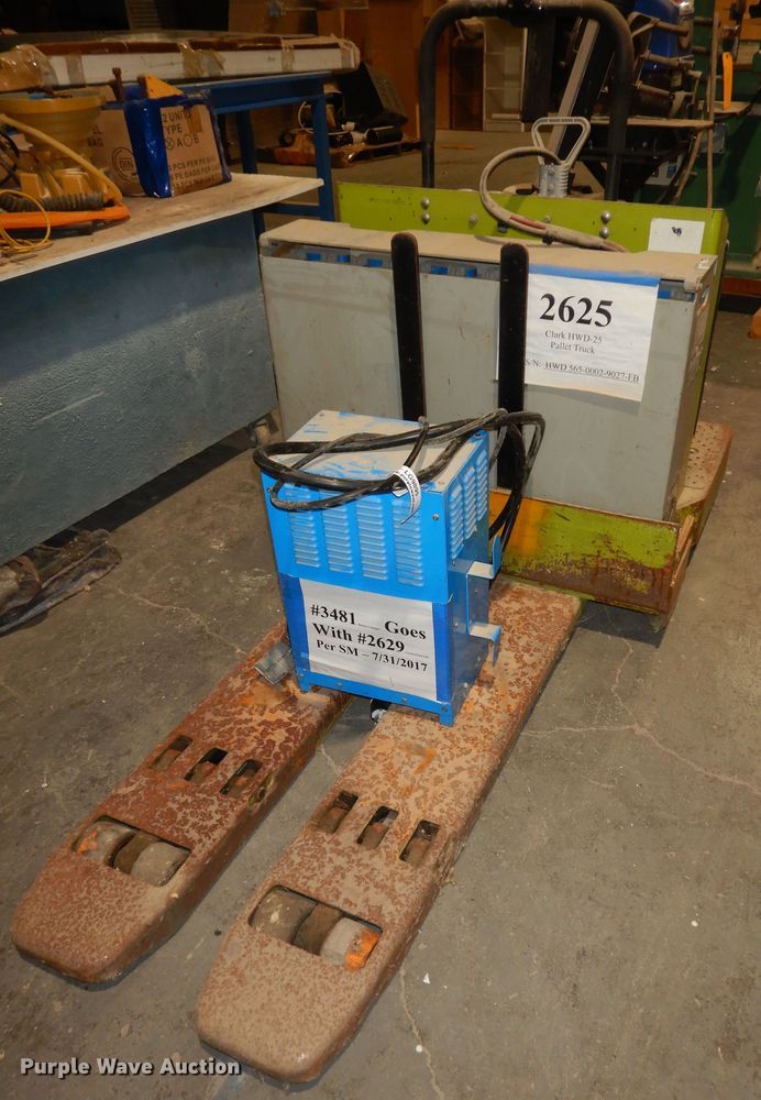 image for item LG9895 Clark HWD25  electric pallet jack