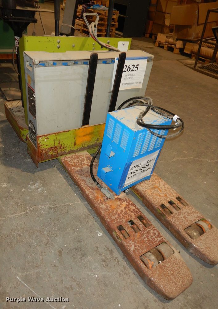 image for item LG9895 Clark HWD25  electric pallet jack