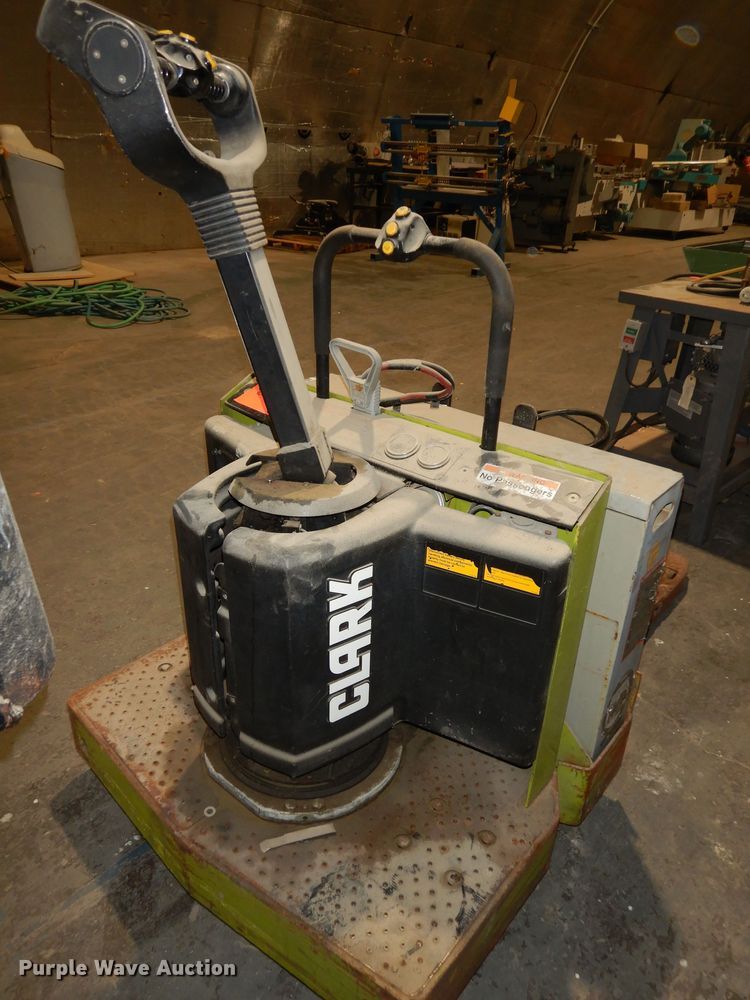 image for item LG9895 Clark HWD25  electric pallet jack