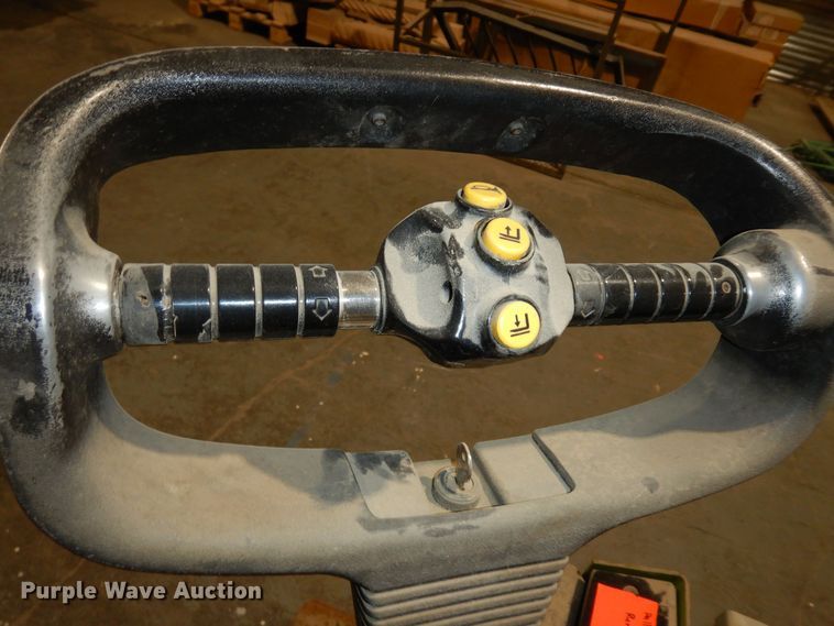 image for item LG9895 Clark HWD25  electric pallet jack