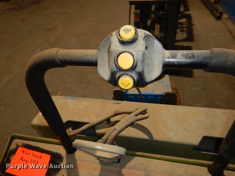 image for item LG9895 Clark HWD25  electric pallet jack