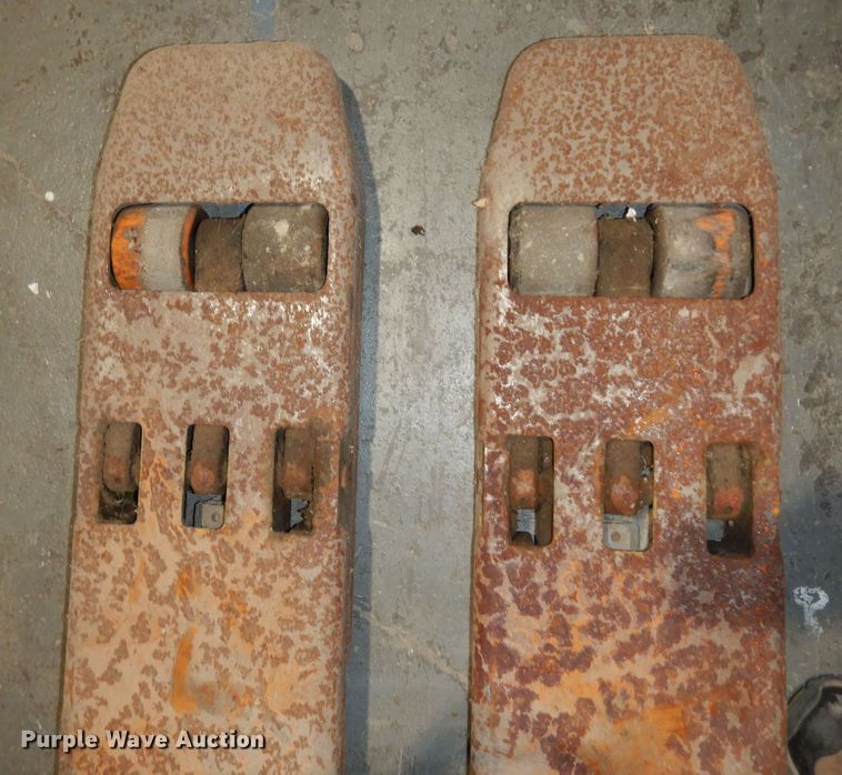 image for item LG9895 Clark HWD25  electric pallet jack