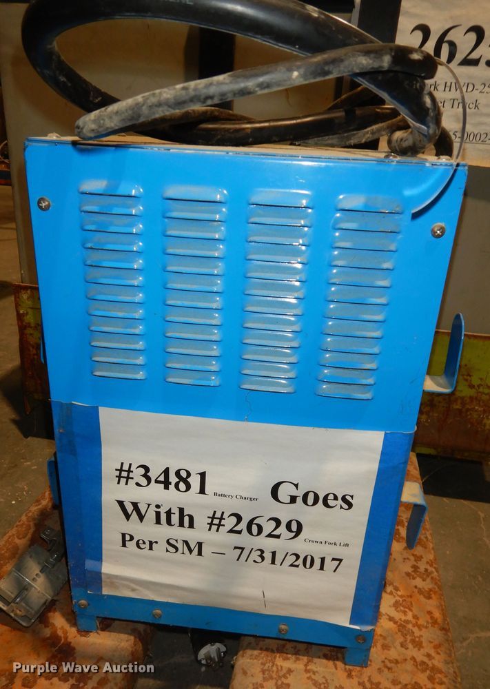 image for item LG9895 Clark HWD25  electric pallet jack