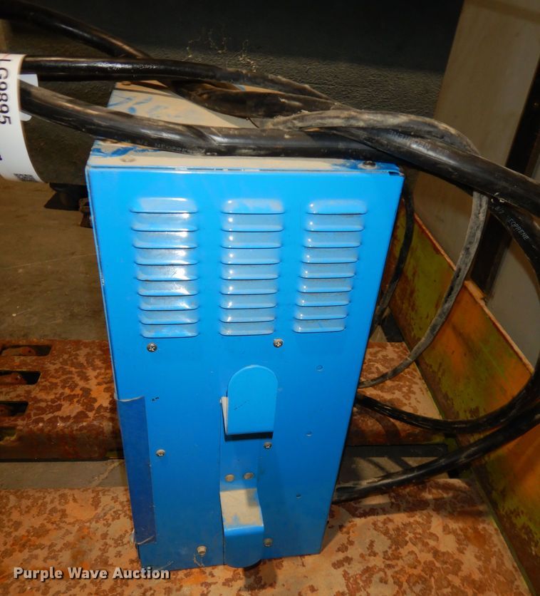 image for item LG9895 Clark HWD25  electric pallet jack