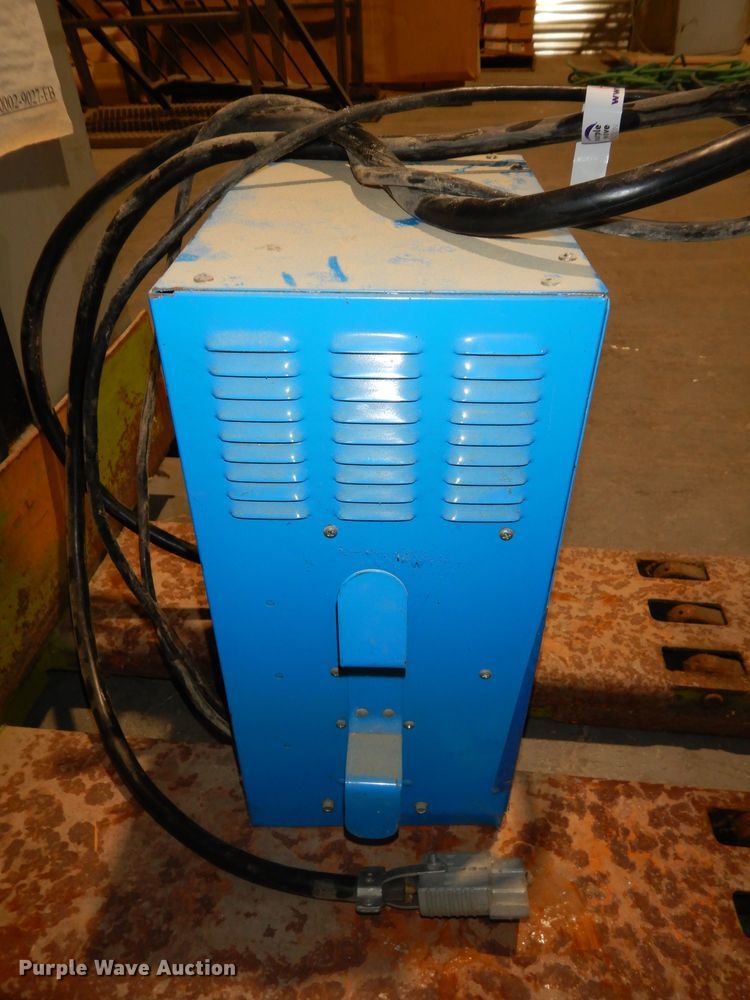 image for item LG9895 Clark HWD25  electric pallet jack